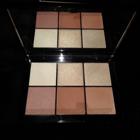 Doucce’s Exclusive Posh Powder Face Palette - Picture 2 of 5